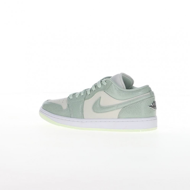 NIKE Air Jordan 1 