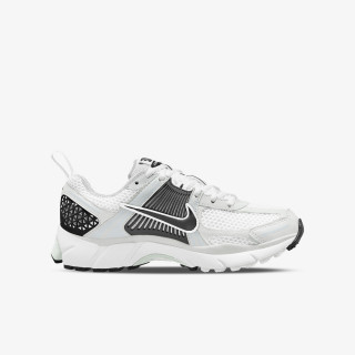 NIKE Vomero 5 
