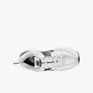 NIKE Vomero 5 