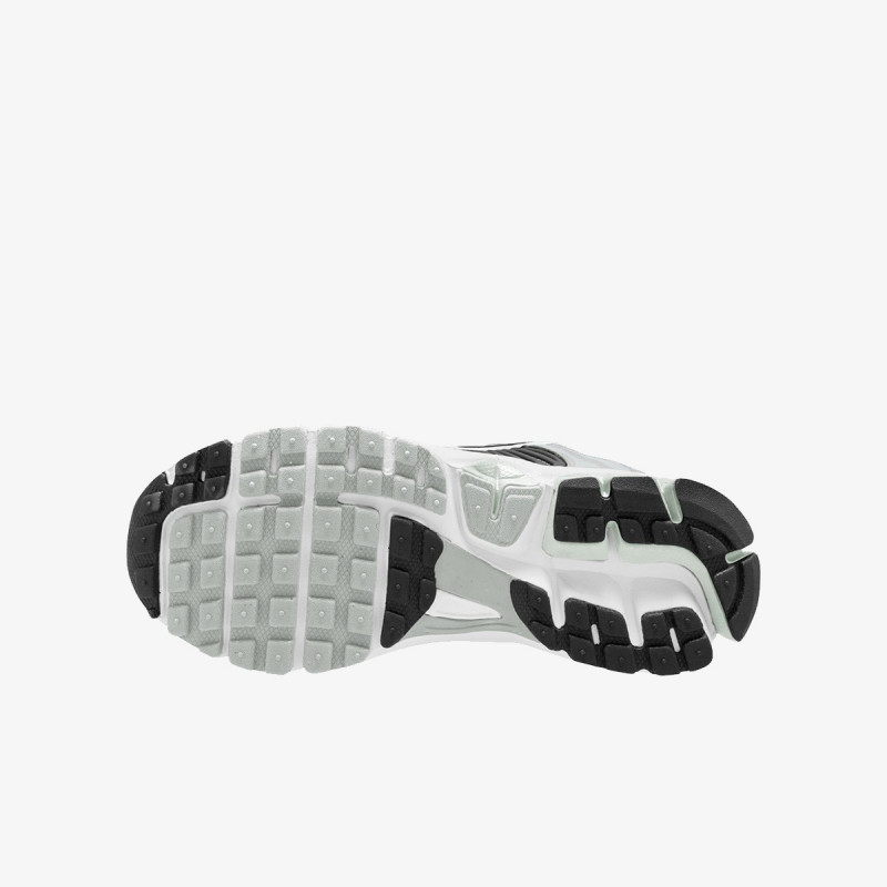 NIKE Vomero 5 
