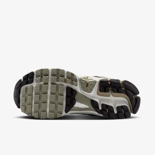 NIKE VOMERO 5 BG 