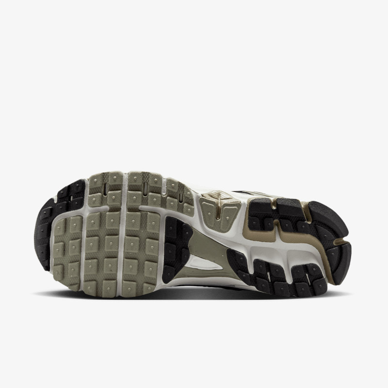 NIKE VOMERO 5 BG 