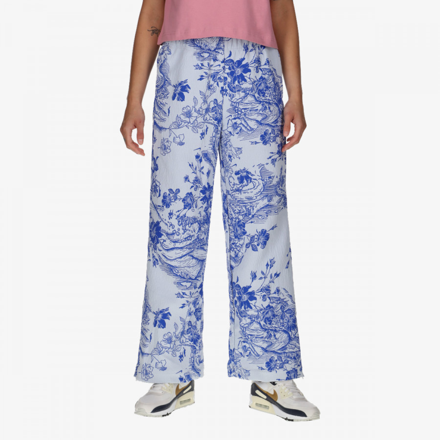 NIKE Sportswear Collection 