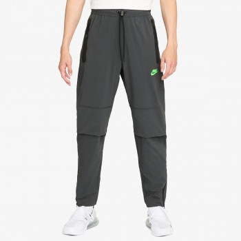 NIKE Tech Fleece 