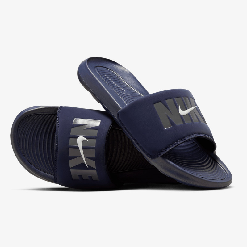 NIKE Victori One 