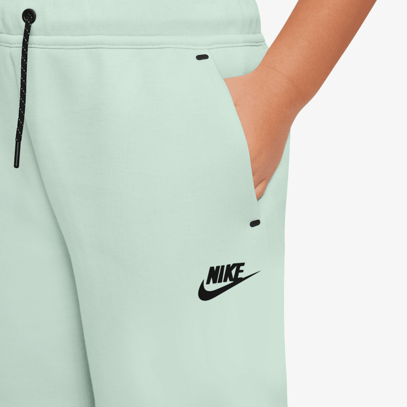 NIKE Tech Fleece 