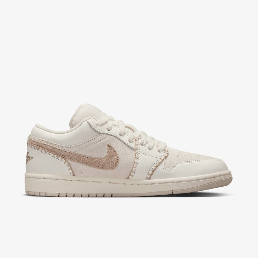 NIKE WMNS AIR JORDAN 1 LOW SE 