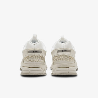 NIKE Zoom Vomero 5 Roam 