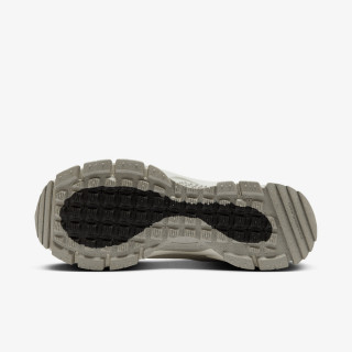 NIKE Zoom Vomero 5 Roam 