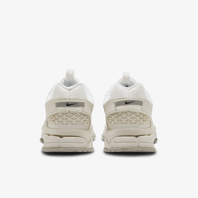 NIKE Zoom Vomero 5 Roam 