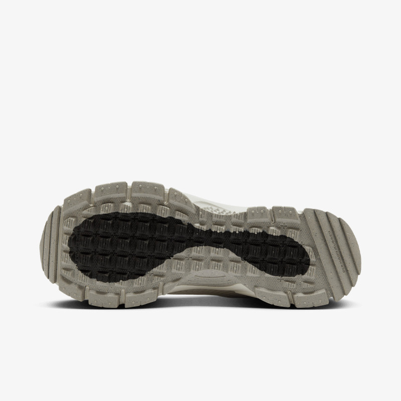 NIKE Zoom Vomero 5 Roam 