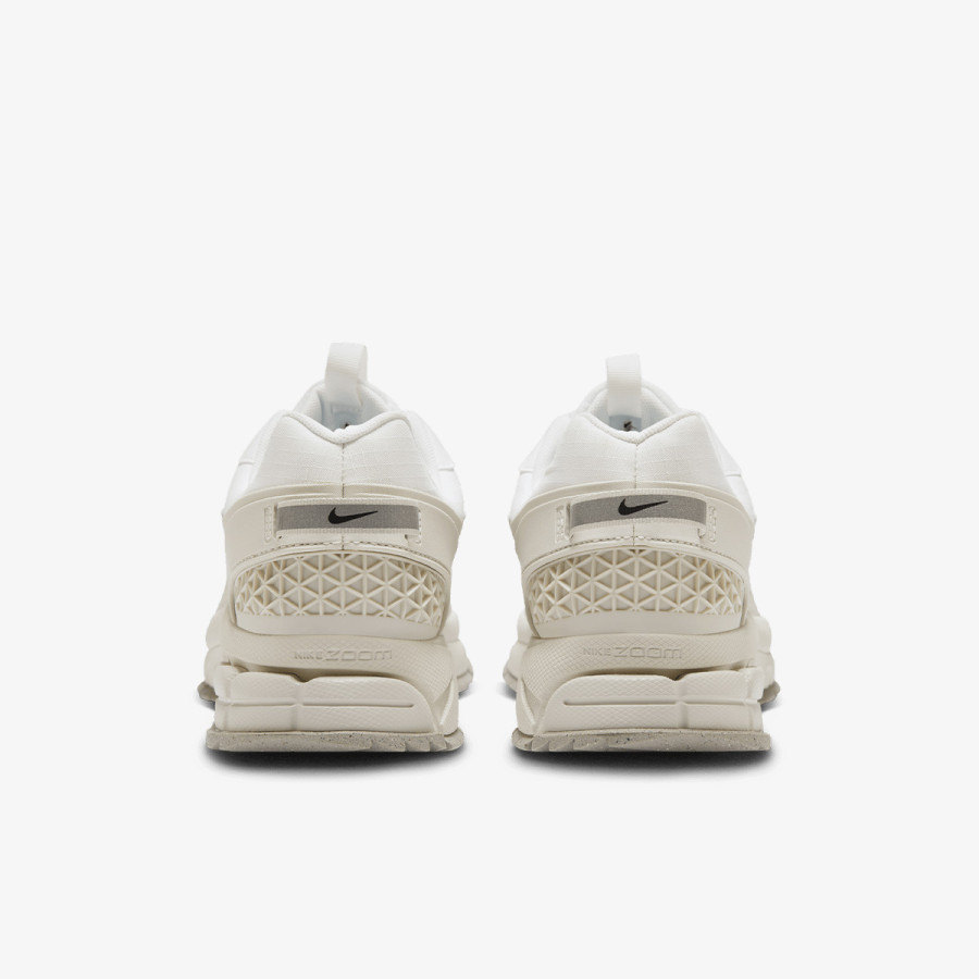 NIKE Zoom Vomero 5 Roam 