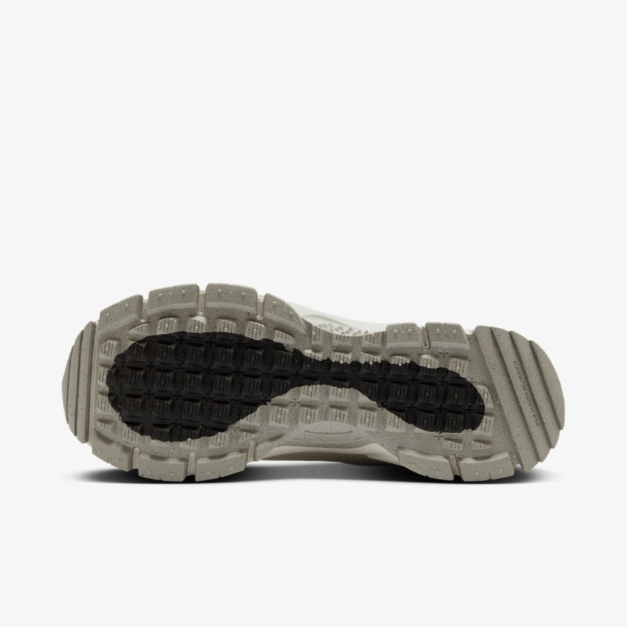 NIKE Zoom Vomero 5 Roam 