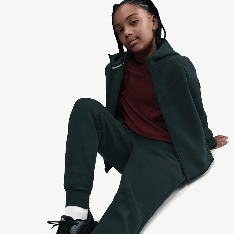 NIKE Sportswear 
