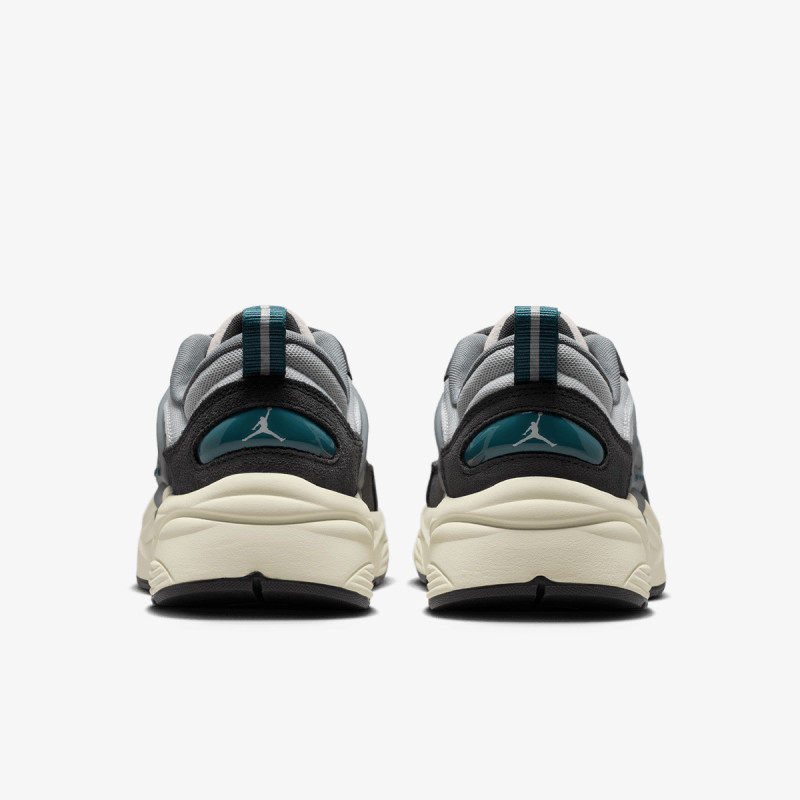 NIKE JORDAN TRUNNER O/S 