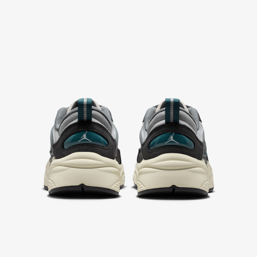 NIKE JORDAN TRUNNER O/S 