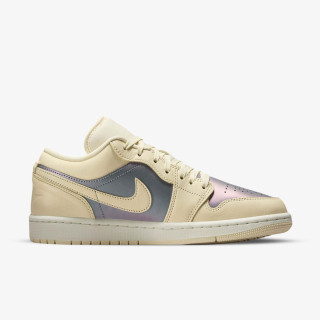 NIKE WMNS AIR JORDAN 1 LOW SE NA 
