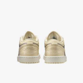 NIKE WMNS AIR JORDAN 1 LOW SE NA 
