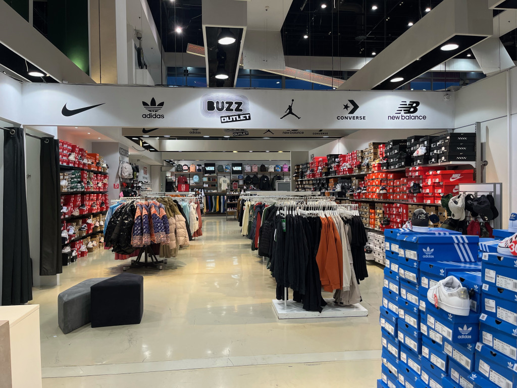 Buzz Outlet Airport
